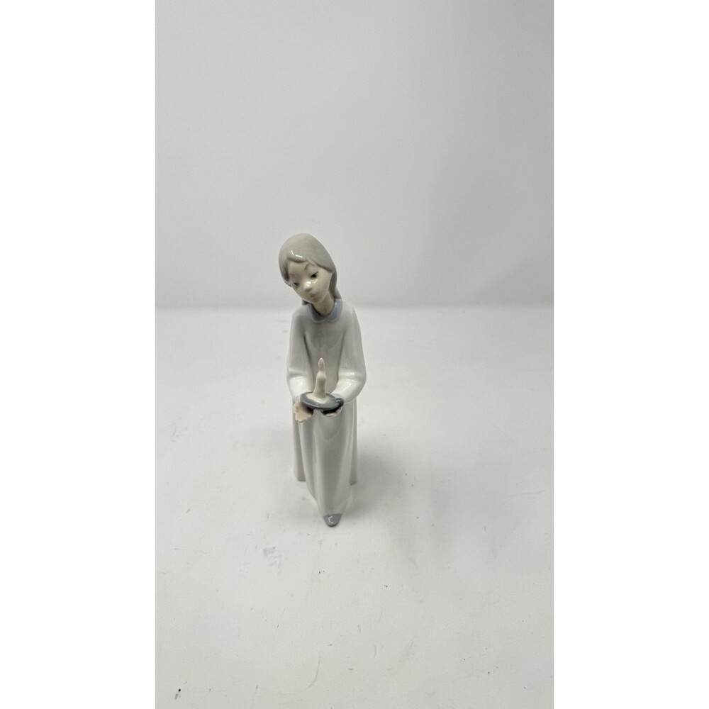 Lladro Girl with Candle #4868 Spain Porcelian Figurine 8"